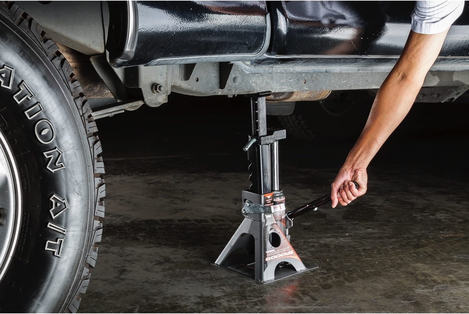 Top 5 Hydraulic Jacks for Automotive Repairs
